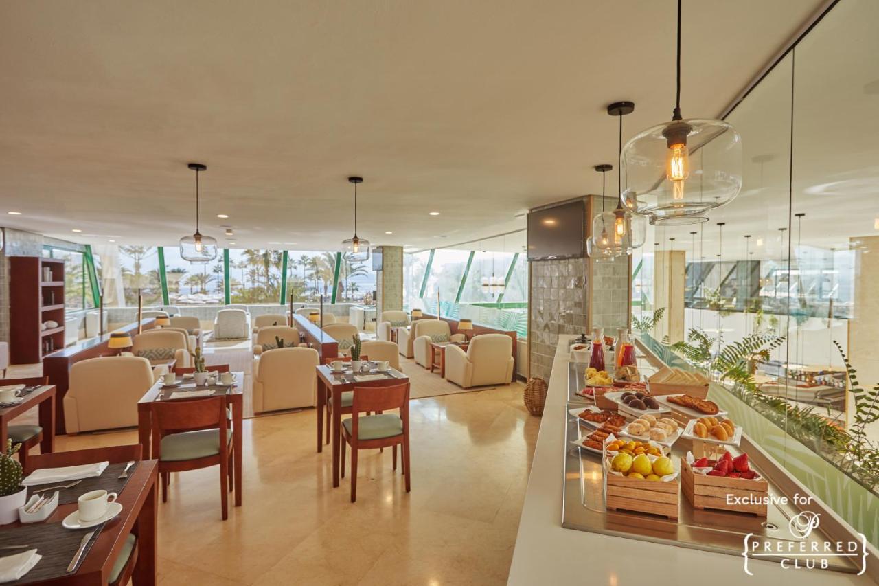 Habitación triple con acceso al club y vistas a la piscina